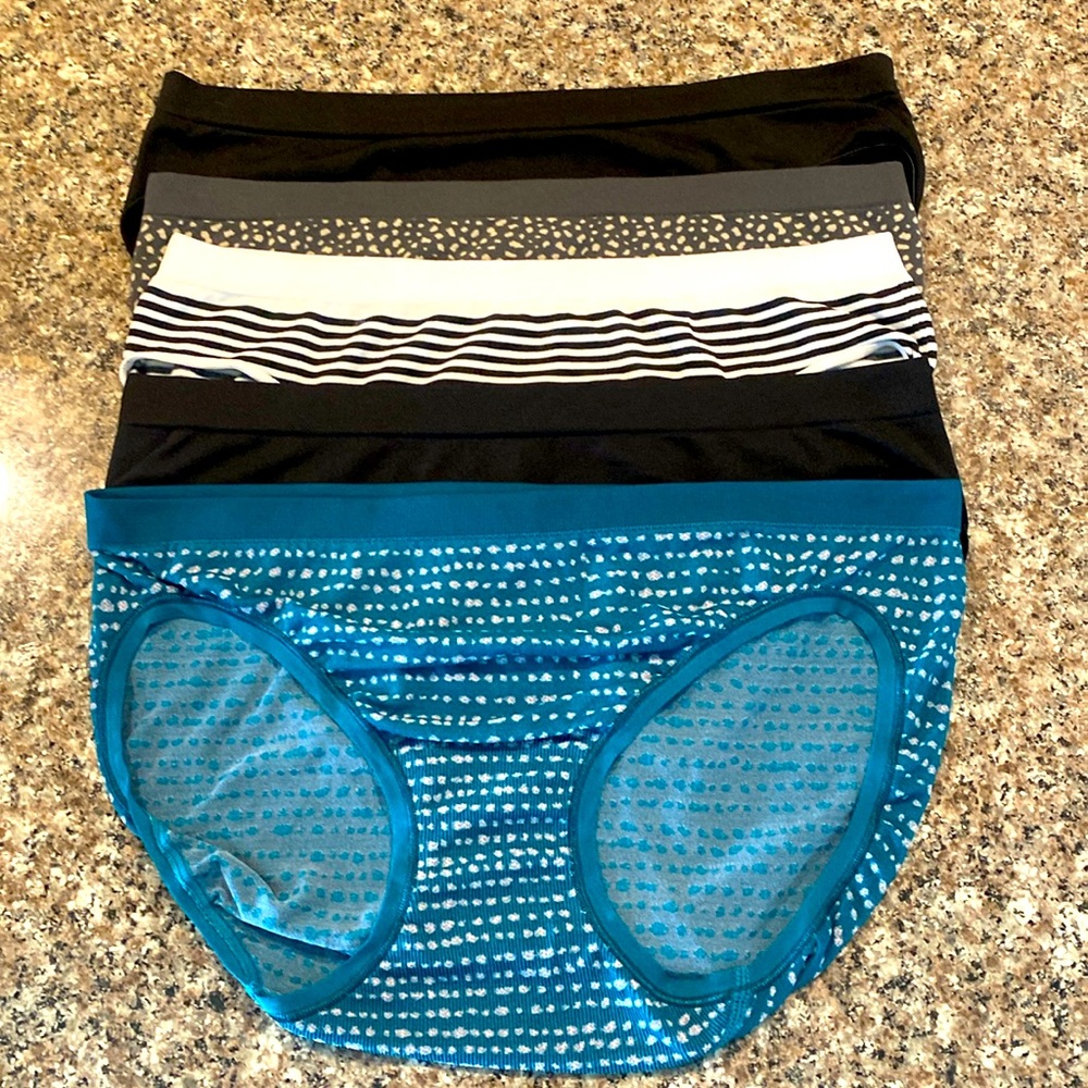 Auden 5 pack Underwear Womens Size Small Seamless Design Bonded Edge NEW